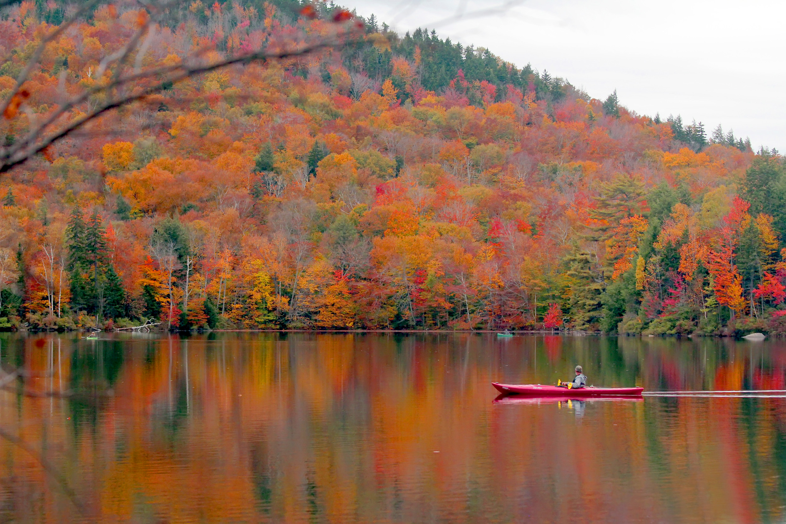 kyaking in vermont with fall foliage during retirement